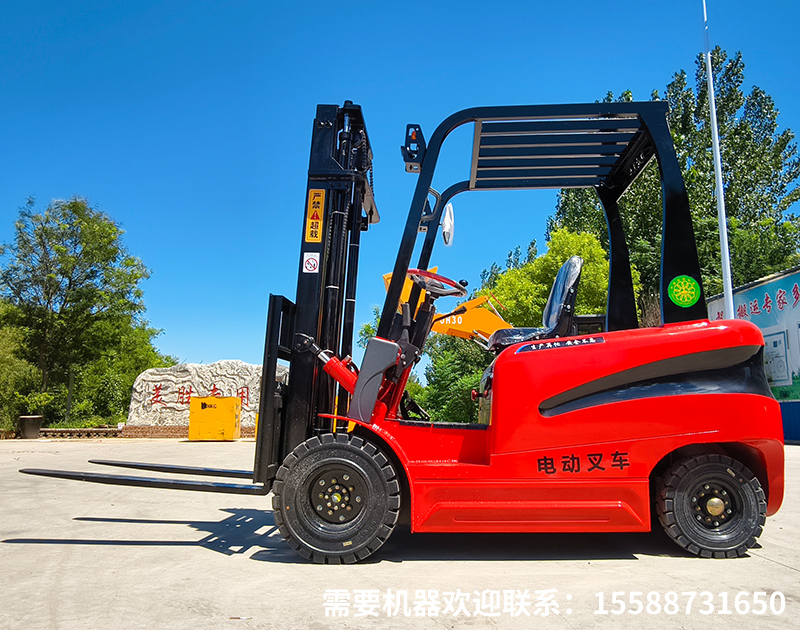 电动叉车与内燃叉车相比，核心优势和适用场景分别是什么？